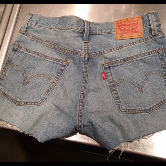 Levi shorts - Picture 2 of 3